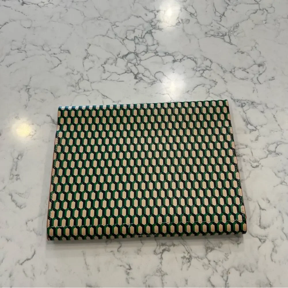 Green‎ & Tan Tech Envelope